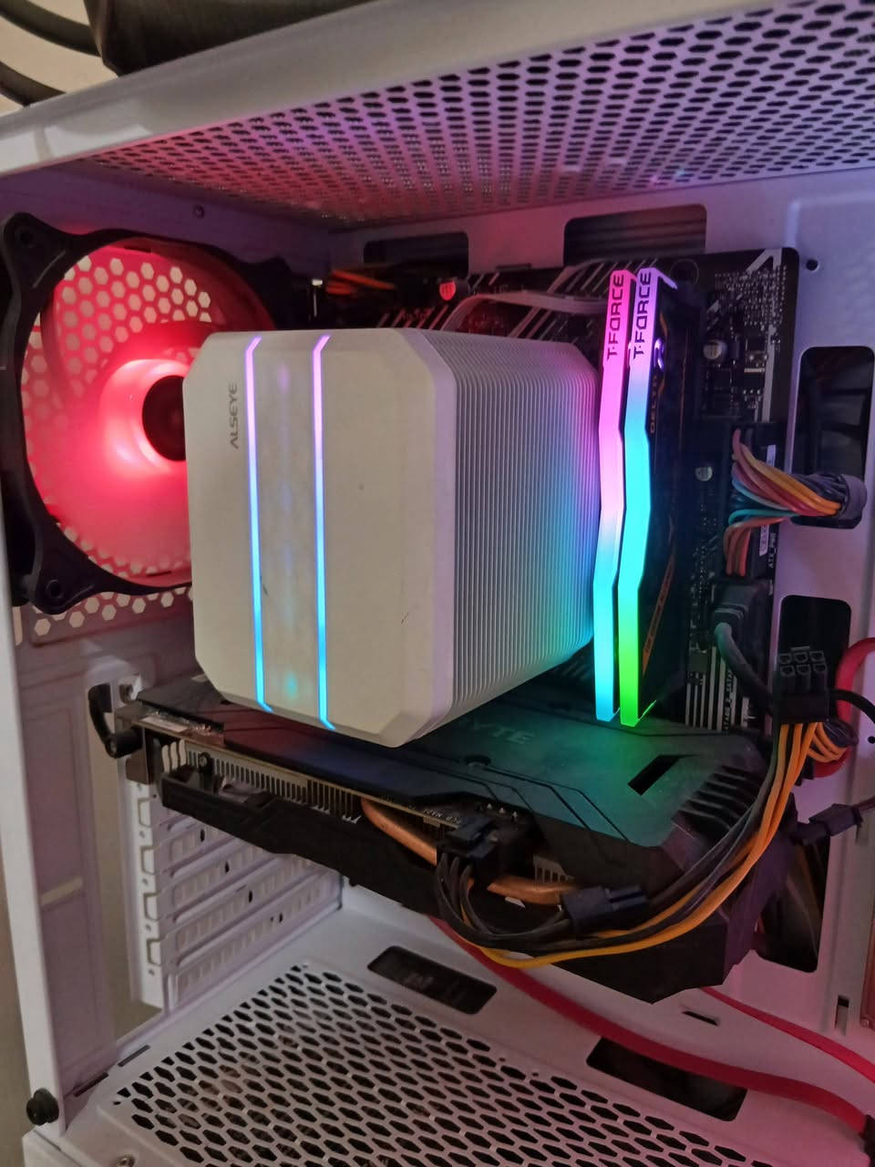 للبيع pc استخدام قليل كما موضح في الصورة السعر 950 ألف 
مكاني محافظة الديوانية 

1-Intel(R) Core(TM) i5-10400F CPU @ 2.90GHz  (2.90 GHz) الجيل العاشر 
2- ذاكرة رام 16  /  8×8 
3- هارد ssd 128 
4- هارد خارجي HDD 500
5- يو بي أس 850 
6 - تبريد غازي 
7- سماعات كيمنك صوت محيطي 
8- كارت شاشة انفيديا  GTX 1060 3GB


**إذا كنت صاحب هذا الإعلان وتريد حذفه لأي سبب، رجاءا أرسل رسالة إلى الدعم الفني**