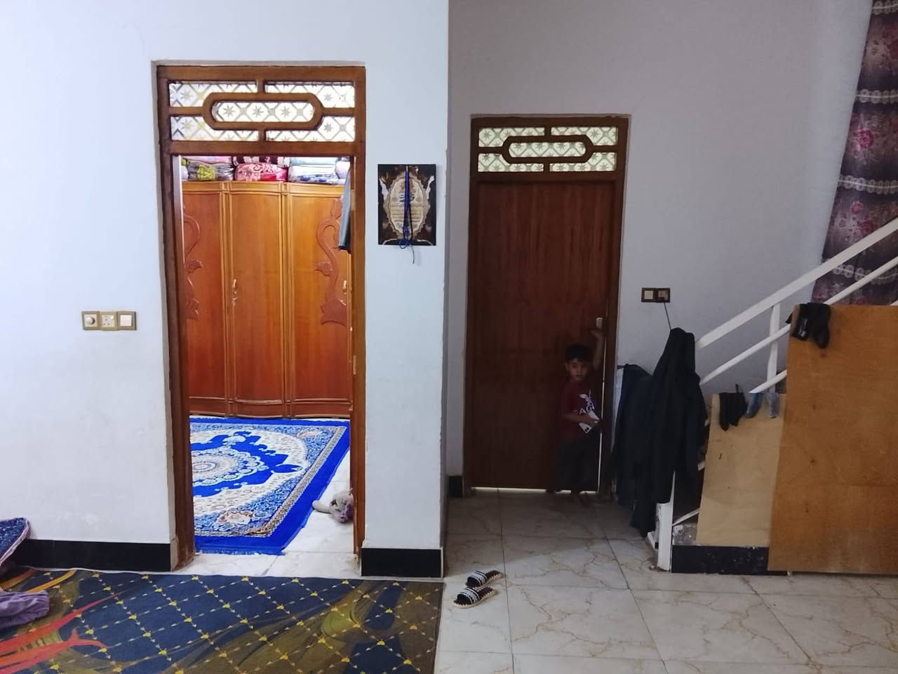 ياالله 
سلام عليكم 
الدار الببع طابو صرف مساحه 
((200)) متر طابقين جاهز السكن
الماجديه سيد جميل خلف شارع 20
طابق اول غرفتين نوم وصاله ومطبخ 
واستقبال وحمام داخلي وصحيات خارجيه 
طابق ثاني غرفتين نوم وصاله واستقبال ومطبخ وحمام داخلي وصحيات خارجيه 
البيت مسحوب علي مبادره يعني تدفع مقدمه  انته سدد 
شهريه البيت مطلوب 60 مبادره 
استفسار اتصل بل ارقام تاليه 
((***********))((***********))
اخوكم أبو عراق....
