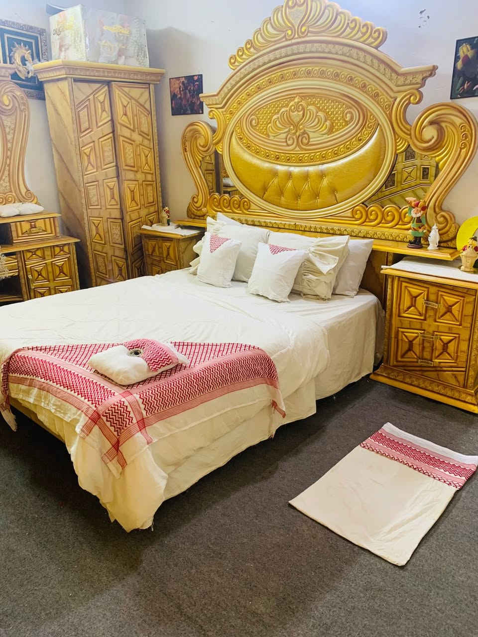 غرفه عراقية تفصال الخشب الثكيل  قياس الكنتور ٤ متر بابين سلايت وبابين لا الغرفه ٦ قطع (كنتور وميز مرايا وميز بلازما وكومديات ٢ وجربايه )مابيها اي ضرر العنوان بغداد مفصلتها بمليونين بس بسبب ضيق المكان اريد ابيعها


**إذا كنت صاحب هذا الإعلان وتريد حذفه لأي سبب، رجاءا أرسل رسالة إلى الدعم الفني**