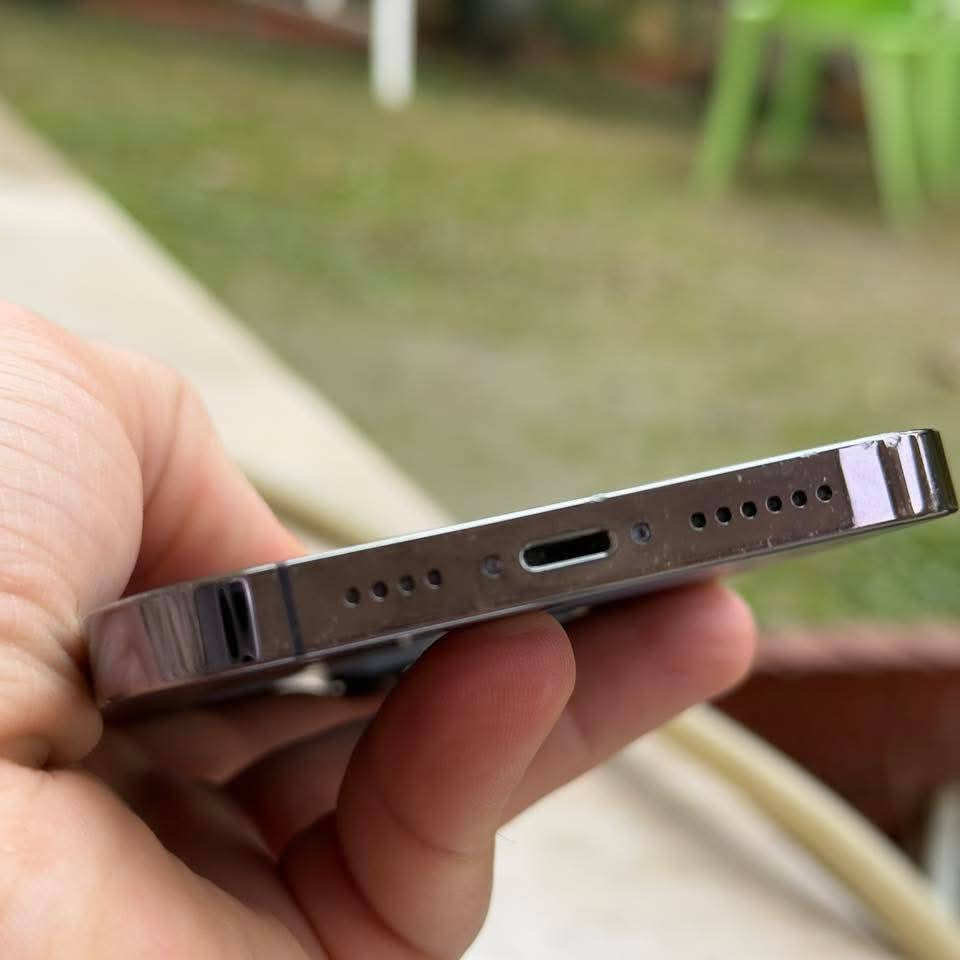 ايفون 14 برو ماكس
iPhone 14 pro max 

نموذج M J/A

256 gb  ذاكرة 

بطارية 91 

جهاز بيه كم شخط بالشاشة ومبينة بالصور 

ووتر بروف حصر هوا شرط ما مفتوح 

ما بيه اي خلل شرط الفحص 

تك سيم

مكان موصل ايسر

سعر مناسب مستعجل 

*********** واتساب موجود

#14promax
#iPhone
#mousl
