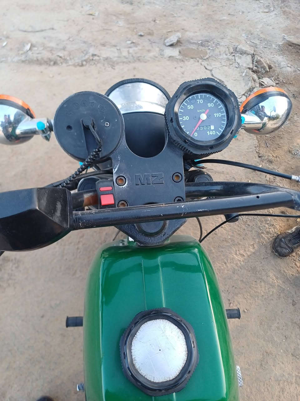سلام عليكم
دراجه mz 1982 للبيع بدون بدون كصه1 كهربائيات كلها شغاله بيها لحيم بل خشم فقط للستفسار *********** مو شراي لا يتعباني.
