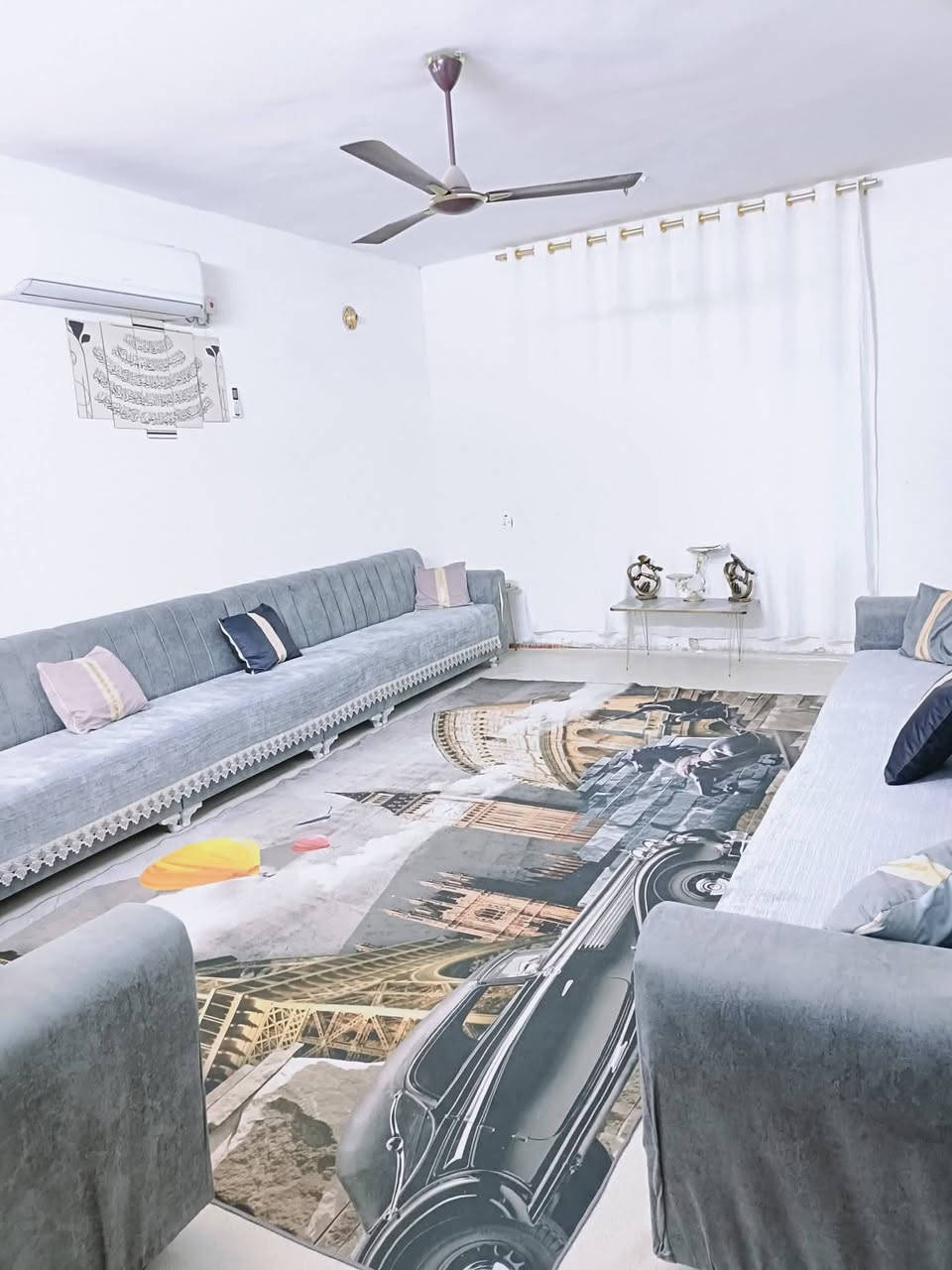 السلام عليكم دار للبيع مساحه 260متر طابو زراعي سند 25 مجاز رسمي يحتوي على غرفتين نوم استقبال وصاله وسط ومطبخ وصحيات داخليه وخارجيه خدمات ماء كهرباء شارع تبليط مدارس مستوصف سوك روضه كلها قريبه هوررجب خلف مدرسه المعينيه بشارع الروضه للاستفسار الاتصال بصاحب الدار ***********السعر 105وبيه مجال
