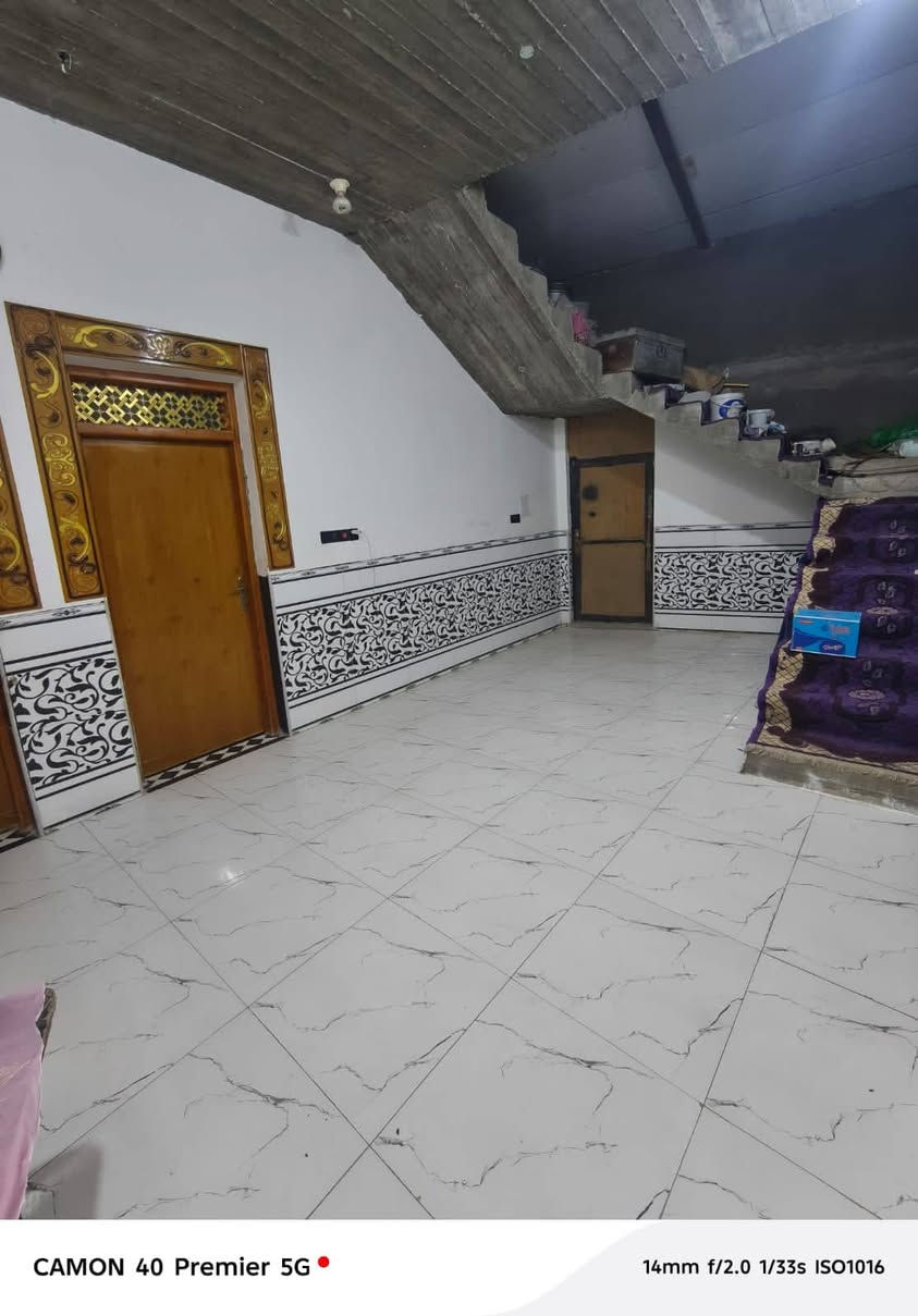 للبيع بيت عنوان سوق الشيوخ  سماعيليه ٢ حي الحكيم قرب حسينية سيد جاسم  المساحه 200متر بناء طابوك السقف كونكريت مسلح 2غرفه صاله مطبخ سيراميك ديوانيه الارضيه سيراميك وطارمه وصحيات داخليه وخارجي السعر الشراي يقيم ويدلل  سيراميك استفسار واتساب فقط  ***********
