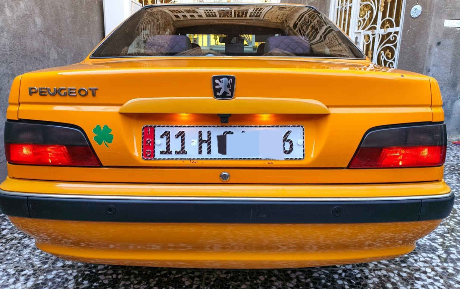 السلام عليكم للبيع بيجو موديل 2023 سياره جديده جدا مكفوله لاضربه ولاصبغ ولاتبديل  مكينه كير على وضع الشركة ماشية 42 الف استلام شركة بأ اسمي رقم بغداد انكليزي هيئه وغرامات امصفره منضومه غاز سياره امدوشمه دوشمه عامه تنته وارضيات وصندوك وكشنات كتلوكات واسبيرها وغراضها بعدها مامستخدمات الرقم *********** العنوان بغداد الشراي يتصل
