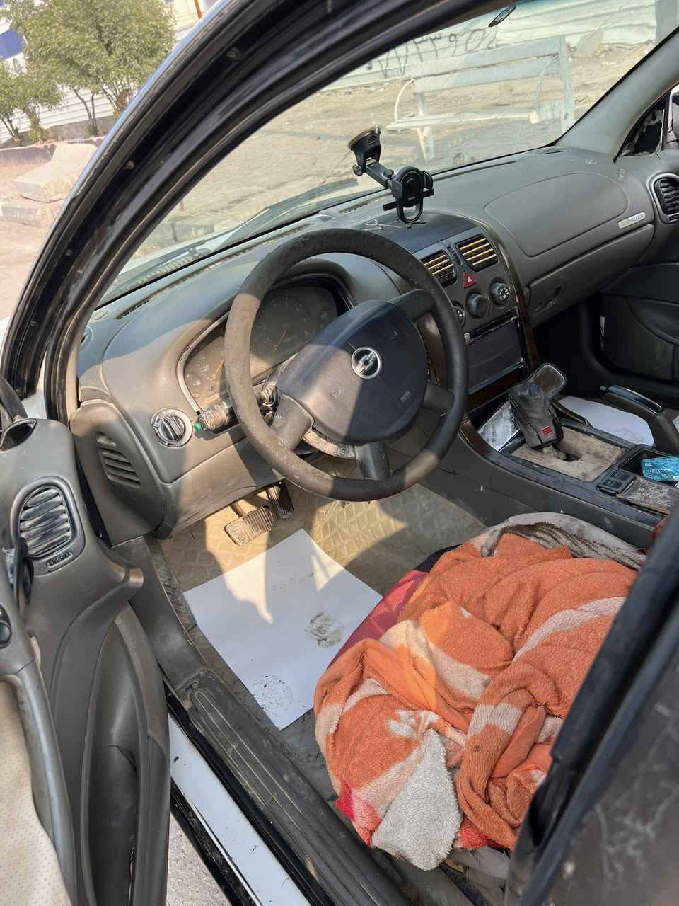 السلام عليكم كابرس الفين وسته رقم صدامي راعيها موجود السياره يرادلها ترتيب جانت متروكة شغاله وتمشي سعر 20ورقه وبي مجال المكان البصره ***********
