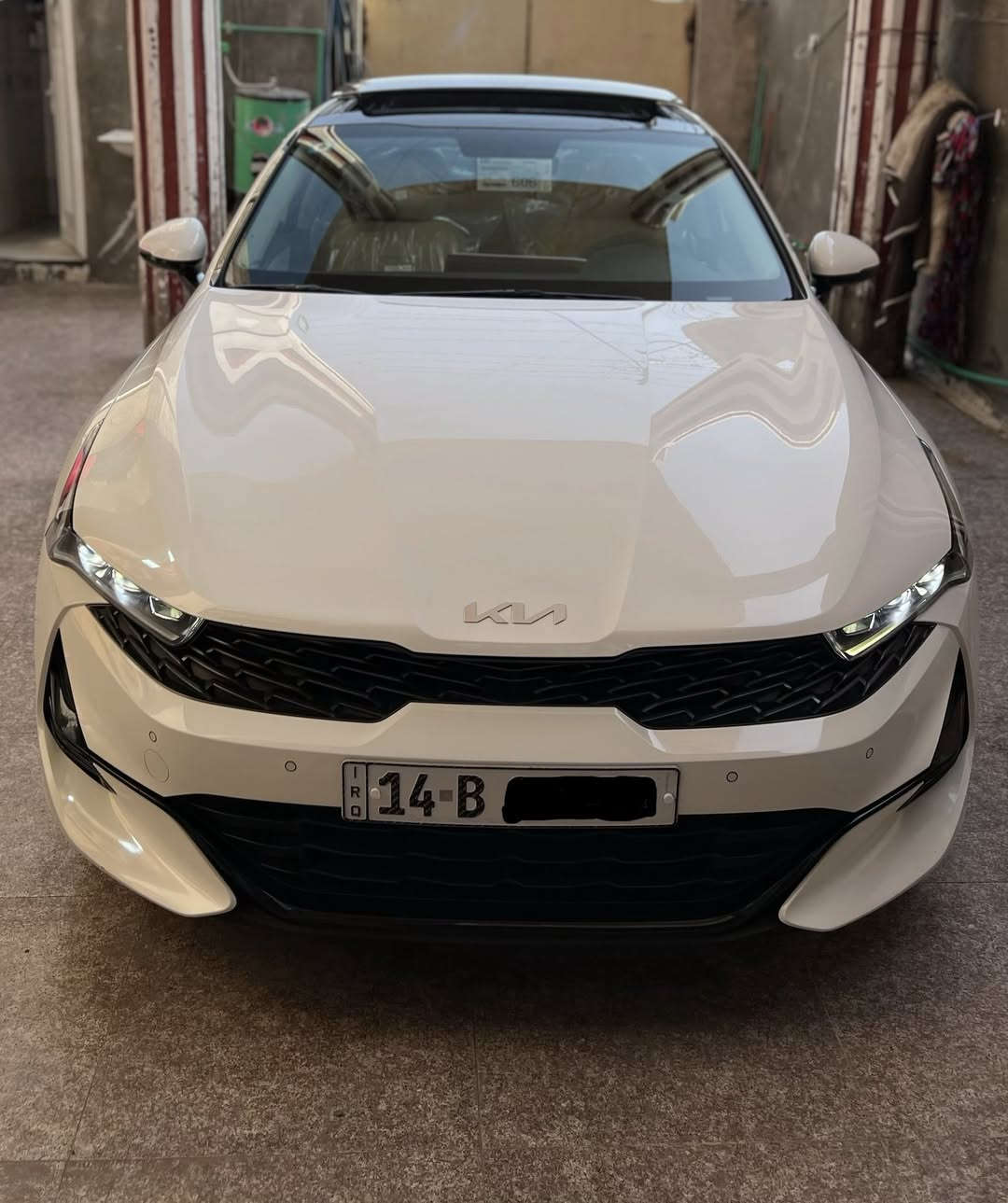 السلام عليكم كيا K5 خليجي مديل 2023 شركه الدوليه استيراد خاص برستيج اعلئ موصفات 1/1 رقم البصره تحويل ثاني يوم سياره كفاله عامه من الرصعه والشخط  جديده كلش بحاله الوكاله سبيرها منازل كتلوكات شركه وضمان كلهن موجودات (ماشيه 54KM ) موصفات ؛
1_ بانوراما 
2_ تشغيل عن بعد 
3_ بصمه تشغيل + بصمه ابواب  بصمات 2 وياها 
4_ كشنات جلد ابيض + مدوشمها كلها ارضيه وكشنات
5_ مرايات جانبيه قلاب عند رجوع الخلف 
6_ كراسي 2 كهربائي + كشن سايق خزن ميموري
7_ ليد خلفي متصل + اشاره ليد امامي برتقالي 
8_ تبريد قطعتين. 
9_ حساسات امامي + خلفي 
10 _ لايت امامي 3 عدسات. 
11_ بردات خلفي سلايد ابواب خلفيه 
12_ دواخل تخشيبه صاج 
13 _ تبريد لمس مناخين منفصل 
14_ مثبت سرعه + ABS 
15_ شاشه كبيره ابل كار بلي + اندرويد اوتو 
16 _ شحن لاسلكي 
17_ حساسات اطارات 
18 _ انظمه قياده كومفورت - سبورت -ايكو -سمارت 
19_ ويل كب 18 وتايرات الشركه الاصليه 
20 _ اشاير بالمرايه الجانبيه + قابله الطي عند تقفيل 
21 _ كامره خلفي دواره 360 درجه 
22_ اوتو هولد 
23 _ سايد بريك بصمه 
24 _ كامره عند القياده شغاله 
هواي بعد اكو بيها موصفات تجي وتشوف بعينك الاستفسار اكثر اتصل *********** السعر 230 ورقه مكاني البصره بالعافيه على ياخذها 🌹
