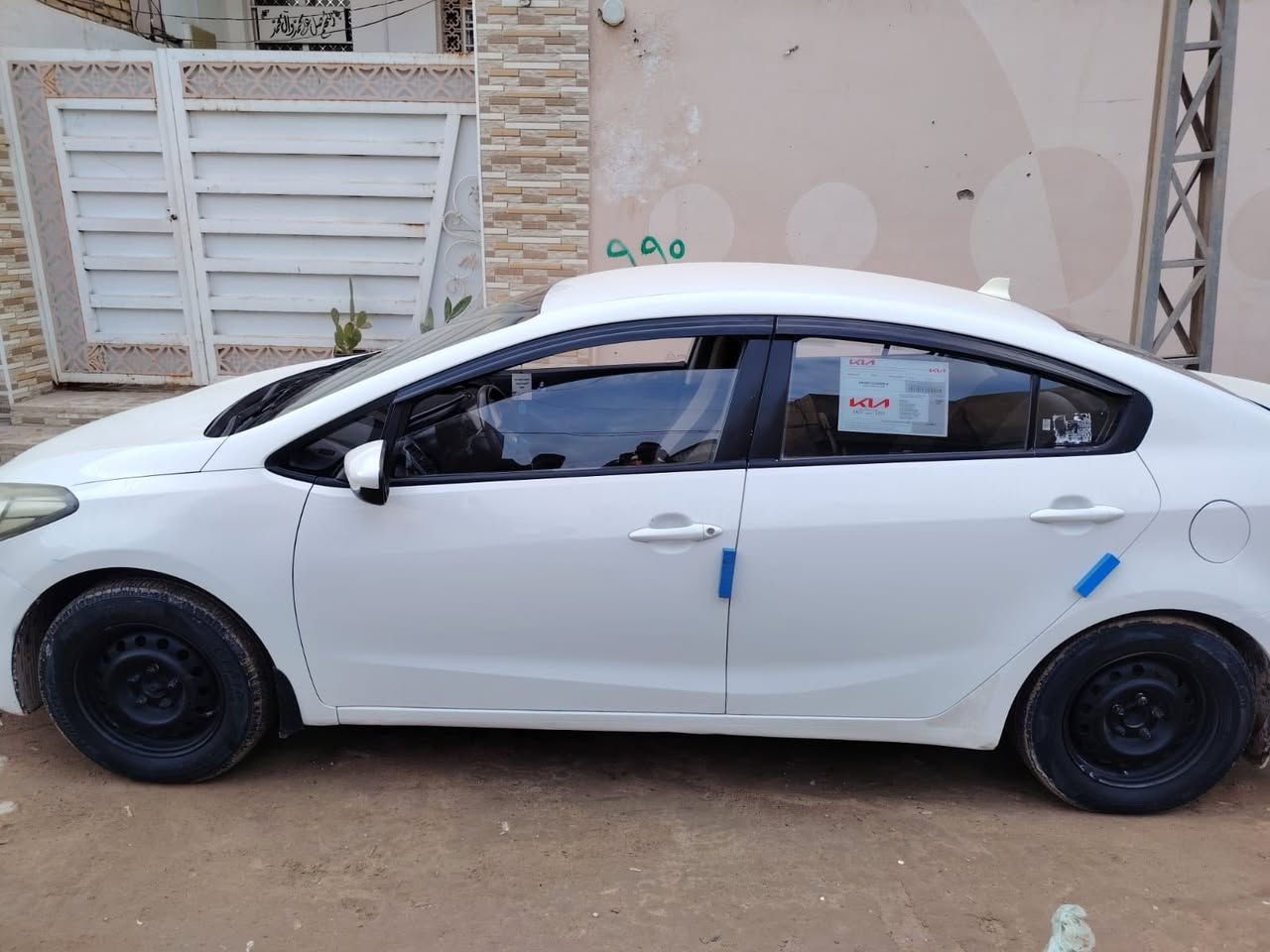 سلام عليكم
سيراتو للبيع مديل 2014  خليجي سياره جديده بيها باردين بدون تبديل قطع 

***********
