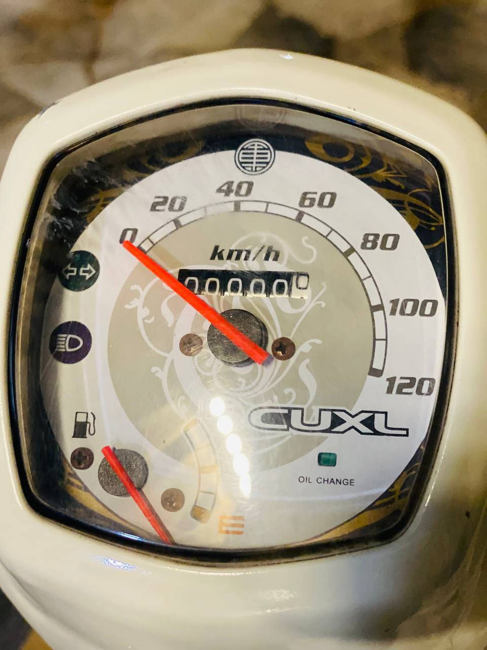 سلام عليكم👋🏻
بوليس للبيع🫵🏻 
ب ٧٠٠ بيه مجال حك الجيه داخل كريمي
مكينه مامفتوحه ماممدوده عليه سبانه دراجه شوفت عينك 
جديده ومامتعبه من العياده للبيت 😅 
مكاني حله شارع 80 
رقم الواتساب ***********
