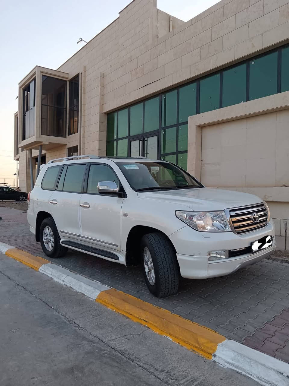 لاندكروز مديل 2011  مواصفات الستينيه معروفه 
رقم بغداد بأسمي 
ماشيه 166km
فقط تبديل بنيد بدون حادث 
الباقي كفاله مكانه واسط مركز مدينه 
السعر 305 
اتصال 
***********
