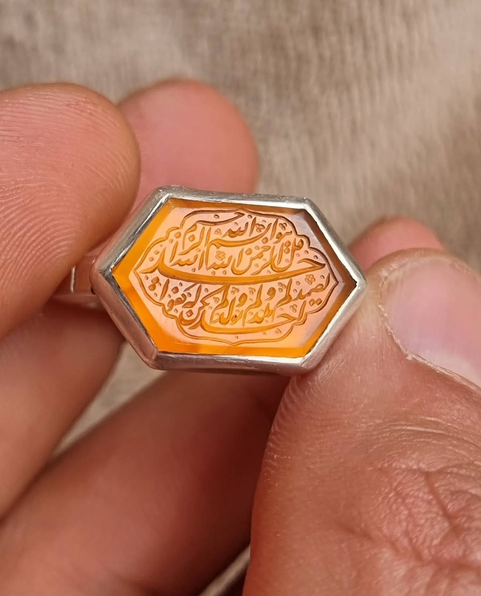 عقيق يماني زعفران مخطوط خط يدوي المبدع محمد همداني 
🌞سورة الإخلاص المباركه كامله 🌞
بصياغه يدويه ثقيله للبيع مكاني بغداد يوجد توصيل إلى جميع المحافظات للبيع فقط فقط أحبتي الغوالي ما اراوس بس ابيع 
***********
