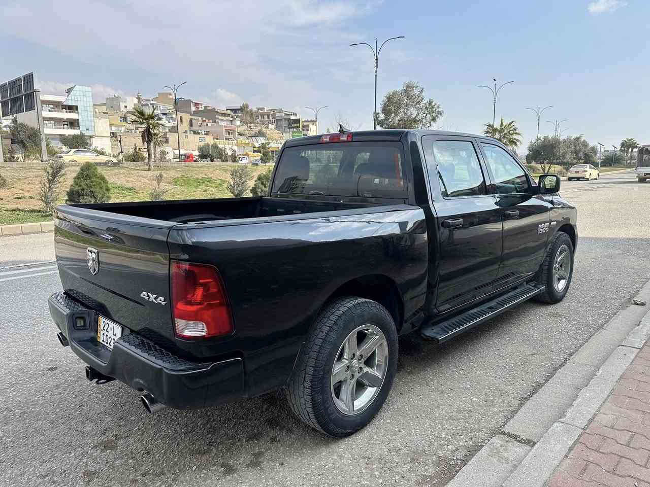 سلام عليكم 
دوج رام موديل ٢٠١٧ مكينه ٨ سلندر مامفتوح فور ويل باب طويل بودي صغير چملخ وباب خلفي جهة سايق مصبوغ مواصفات كندي مايطلع صور حادث بس عندي تقرير كار فاكس سعره ١٨٠ مكان سياره سليمانيه ***********
