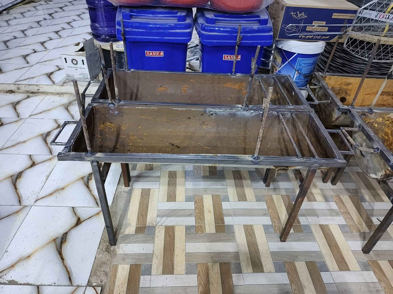 السلام عليكم
مناقل شغل فول 
الصغيره 25
الكبيره 30
الي يريد يتصل على رقم ‏‪***********‬‏
