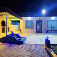 لەدێ ڕەمەزان • ١٦٠٠م • مفروشة