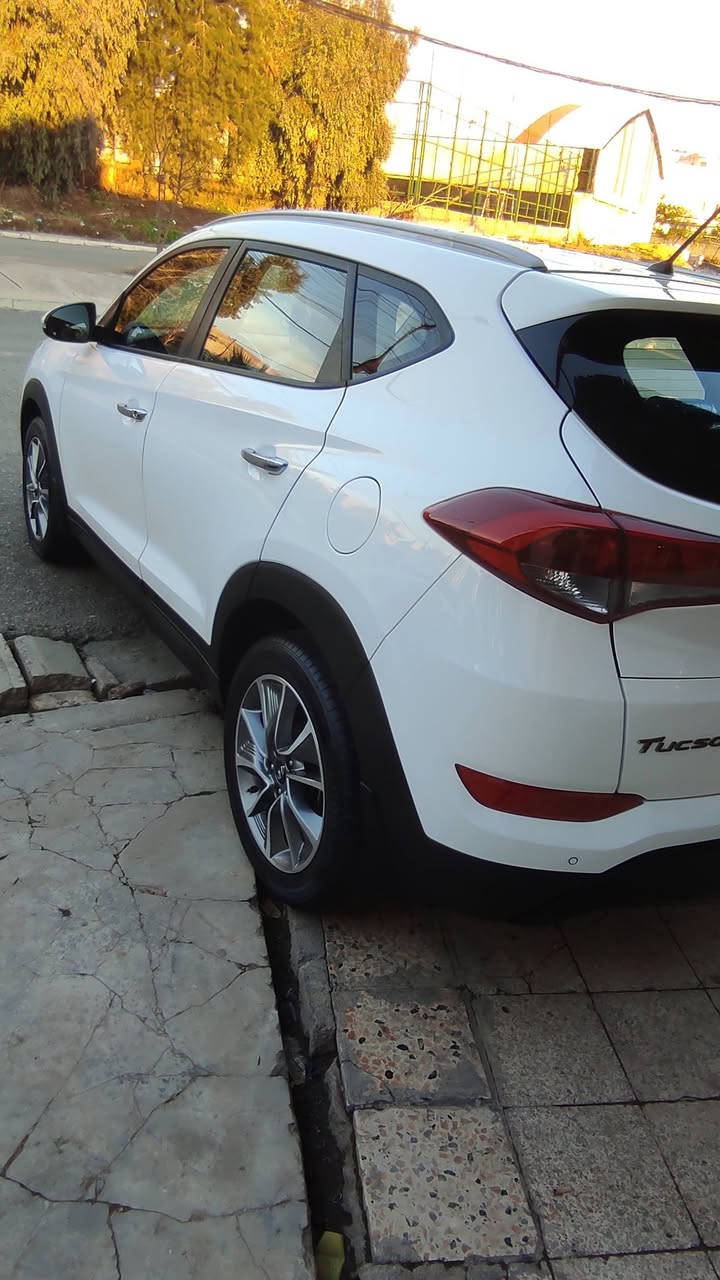 السلام عليكم توكسن موديل 18خليجي رقم اربيل الجديد ماشية 99الف كيلو السيارة نظيفة بيد الشرعي من الشركة مواصفات حساسات مري شفط اشاير بالمري ويل كب لد زنون تبريد قطعتين منفصل تحكمات ستيرن بلوتوث وبعد بيها مواصفات السيارة بيها ربع باب السائق صبغ ومكانين كارت شرط التحويل هزة جديدة مكان السيارة موصل السعر 175 ومجال للاستفسار الاتصال على الرقم التالي ***********
