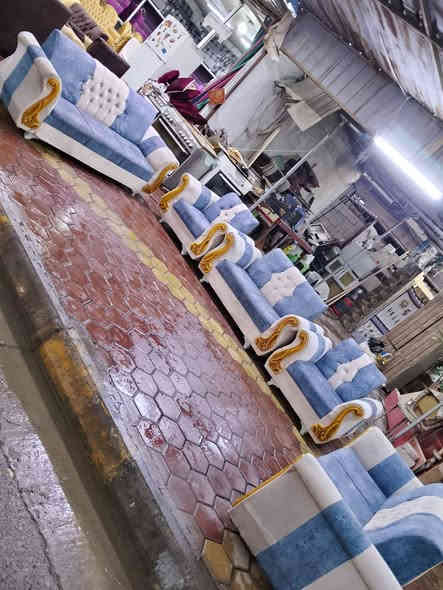 تخم عشر مقاعد مستعمل نضيف السعر 225 ألف العنوان العزيزيه منطقة باب الحاره *********** *********** يوجد واتساب وماسنجر وتوصيل بل الاجره الصويرة
