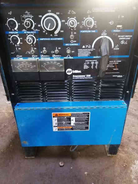 السلام عليكم
ماكنة لحام ملر تلحم جميع المعادن سنكل فيز 

مستعمل شي قليل نظيفة كلش السعر 

٩ ورقات مكاني بغداد شارع الكفاح
***********
