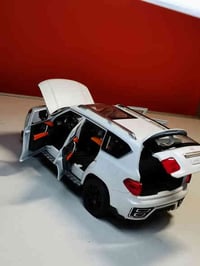 نيسان باترول بلاتينيوم حجم 1:24 السعر ٢٠ الف للتواصل واتساب 0772145411...