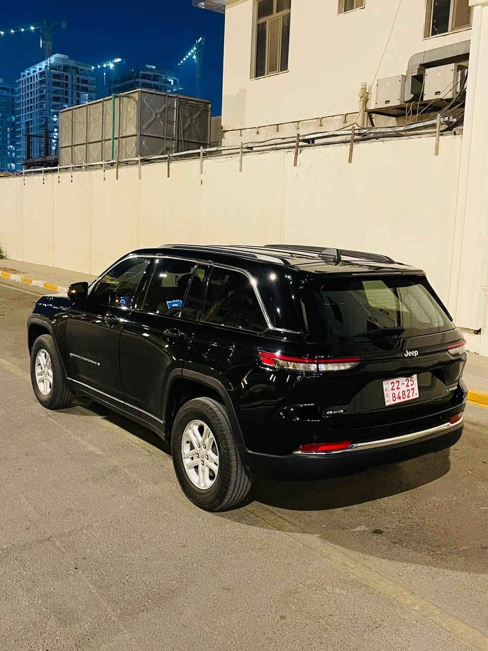 السلام عليكم جيب موديل 23بانزين السياره نظيفه جدا صور الحادث موجوده فووول ما عده السلايت رووف العنوان بغداد حي الجهاد الشارقه الاتصال ***********--***********0السياره رقم سليمانيه
