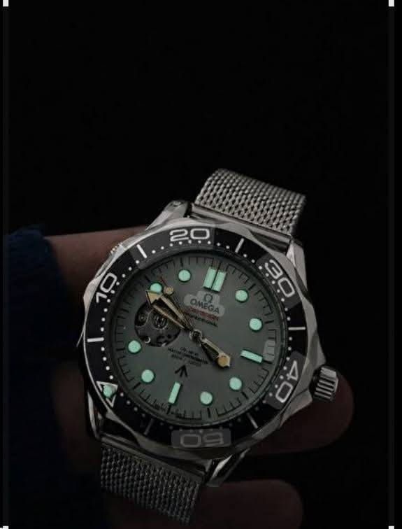 ساعة من ماركة(Omega)  اوتماتيك 
تعمل بنظامين :
الاول :على حركة اليد 
والثاني: تكويك
ماكنه كشف ...ضد ماء...قلب مفتوح
الارقام لامينوس توضئ ليلا 
⌚زنبلك بحري ...جان معدني براق
جام معدني براق 
قفل مختوم علية شعار ""Omega"" 
سير حصيره المرغوب  عليه شعار""Omg  ""
 السعر40الف مع توصيل


**إذا كنت صاحب هذا الإعلان وتريد حذفه لأي سبب، رجاءا أرسل رسالة إلى الدعم الفني**