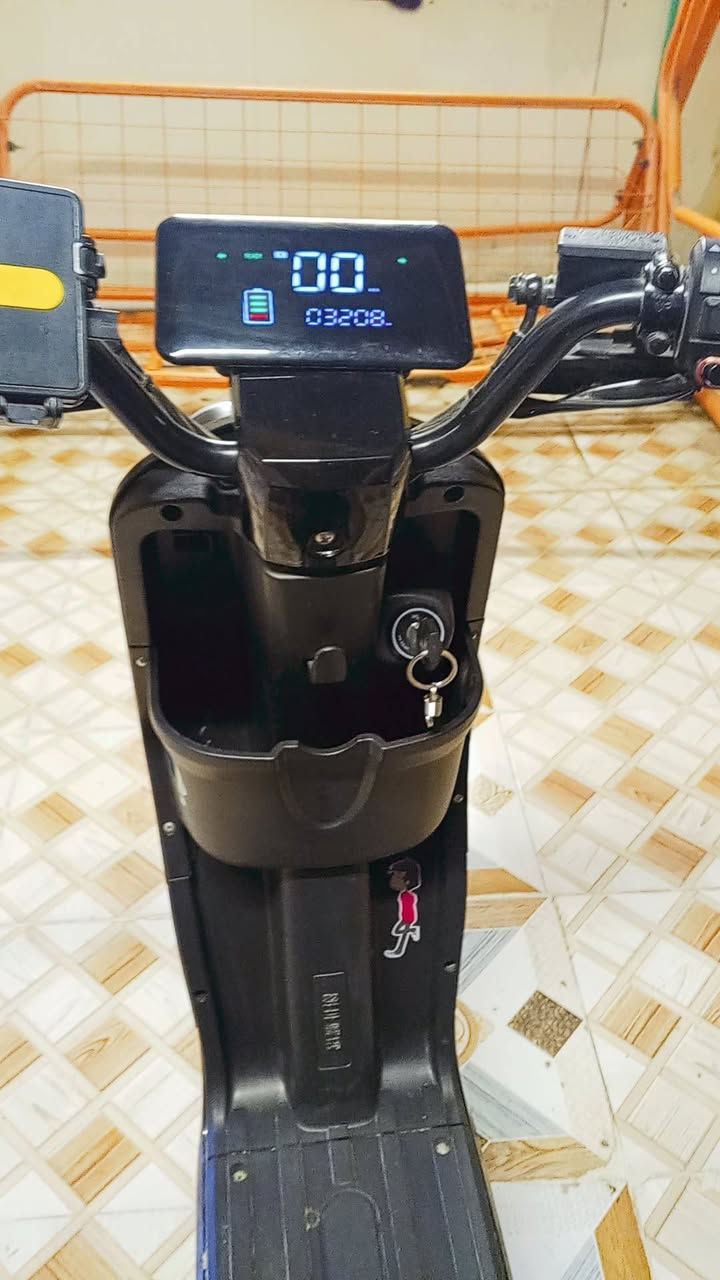 السلام عليكم
دراجه شحن R8للبيع نضيفه حيل مواصفات بلوثوث ترجع الئ الخلف R تشغيل كرت تشغيل سويج 
السعر 450بيها مجال 
رقم الهاتف ***********
عنوني بغداد طوبجي علي الصالح
