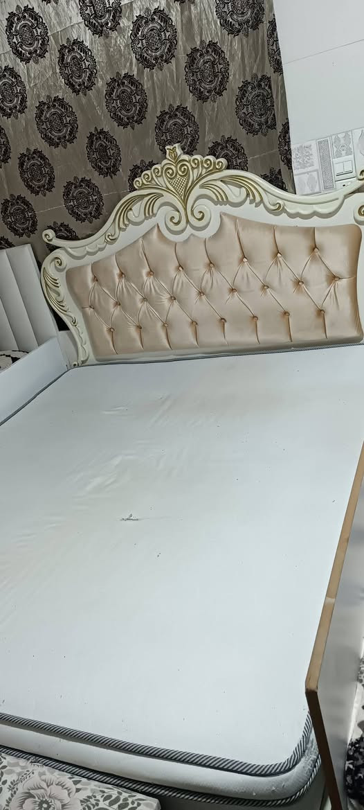 دەستی دووی چوارقورنە   تاقم نوستن توورکیە بەشەرتی تووندوو تۆڵی خاوێنی هیچ جێگایەکی نەشکاوە 7پارچەیە بۆ نرخ نامە بنێرن یان ژم 
0751 855 85 83
