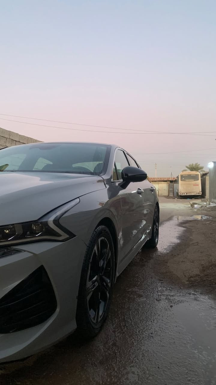 السلام عليكم 
كيا K5 جيتي لاين فول مواصفات للاخير 
رقم اربيل الجديد  لون اسمنتي محرك 1600 تيربو 
حادثها  بنيد سطحي
 بدون اي دواخل باقي السياره كفاله عامه السعر 185 وبيها مجال
عنوان بغداد التاجي 
***********
