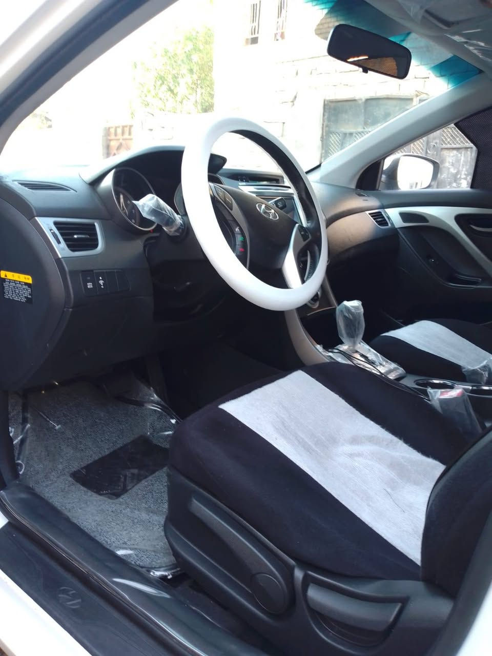 السلام عليكم الانترا ادوات 2013 متوم مكينه 1600دكشن عالي تخم تاير حداديه كله جديد سياره جاهزه بيه ضربه بل باب كما موضح بلصوره مكان السياره بصره السعر 45 وبيه مجال
***********
