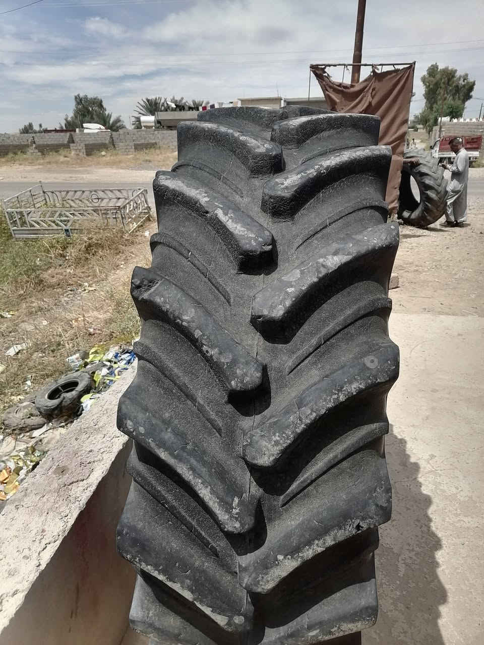 السلام عليكم تايرات حجم 30 للبيع نضافه فول وحده منهن وياها جوب المكان الهيجل جميله عنك الهوى  الشراي يتصل ***********،،، ***********
