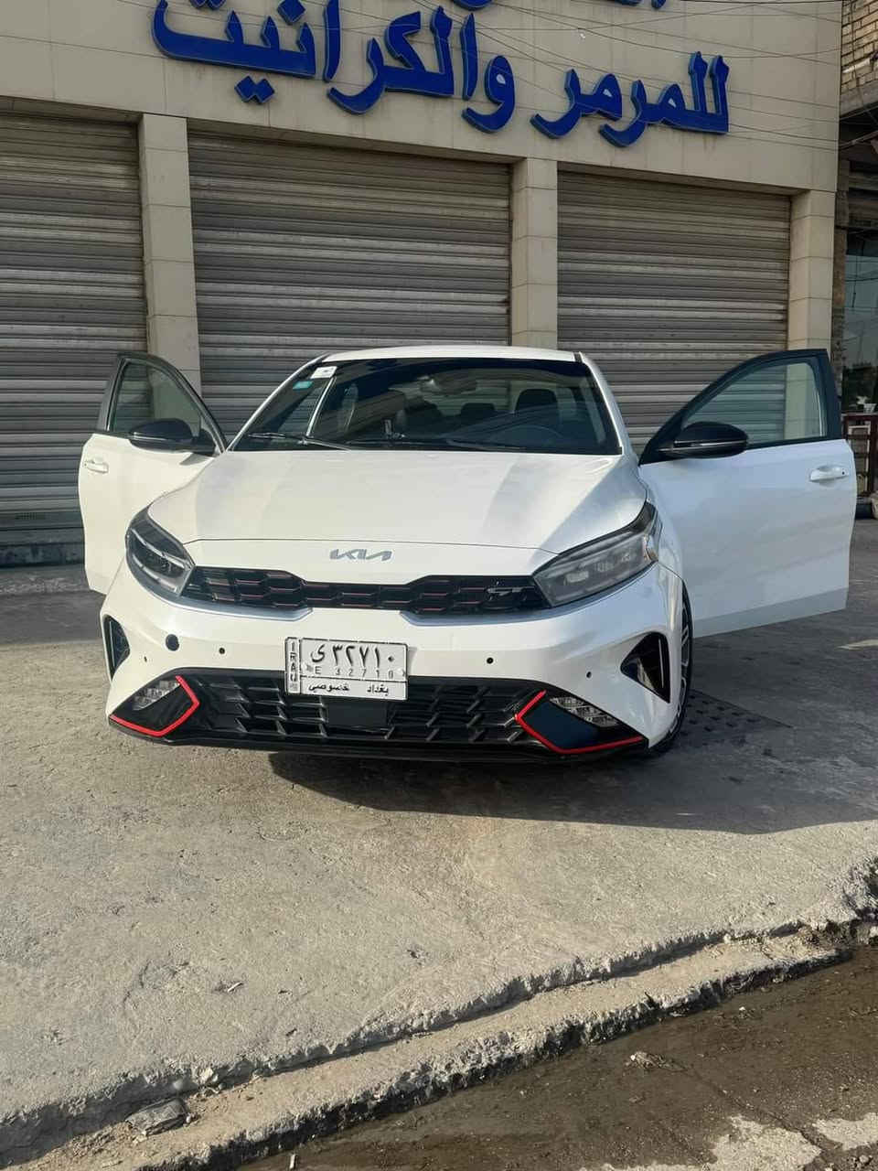 كيا فورتي 2022 GT للبيع فقط
اعلى فئة فول مواصفات 
رقم بغداد ب اسمي 
تخم تاير جديد 
بصمة تشغل  
بصمة ابواب + تشغيل عن بعد 
كشنات جلد ومخمل
دركه مختومه GT
ختم GT في الدشبول مضيئ متغير الاوان 
قطعتين تبريد 
سستم صوت هارمن 
رادر 360 درجه 
تحديد مسار + بريك اوتو 
قياده ذاتيه 
حساسات خلفيه وجانبيه 
اكزوز رياضي بلاد + شفتات ستيرن
اشاير امامي لد 
بك لايت لد
لايت فول زنون 
هاند بريك بصمة
اوتو هولد 
شاحن لاسلكي 
اناره داخل لد ابيض
مكينة 1600 تيربو 210 حصان
كير DCT دبل كلج رياضي 
ماشيه 60،000 الف ميل
مكانها بغداد حي القاهره 
السعر 143$ ورقه قفل 
الحادث موضح بالصور خفيف وبيها رصعات 2 وحدة بالصندوق والثانية بالقمارة مال شحن
صور الحادث بالصور 
*********** متوفر واتساب
