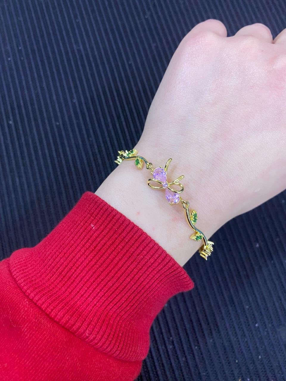 أساور التوليب 🌷
تصميمها مستوحى من زهرة التوليب الناعمة… تفاصيلها راقية ولمعتها تجنن ✨

متوفرة بعدة ألوان 🤍
ذهبي – فضي – وأحجار ملونة تناسب كل لوك 💎

خفيفة على الإيد
مناسبة للطلعات، المناسبات، وحتى هدية مميزة

الكمية محدودة ✨


**إذا كنت صاحب هذا الإعلان وتريد حذفه لأي سبب، رجاءا أرسل رسالة إلى الدعم الفني**