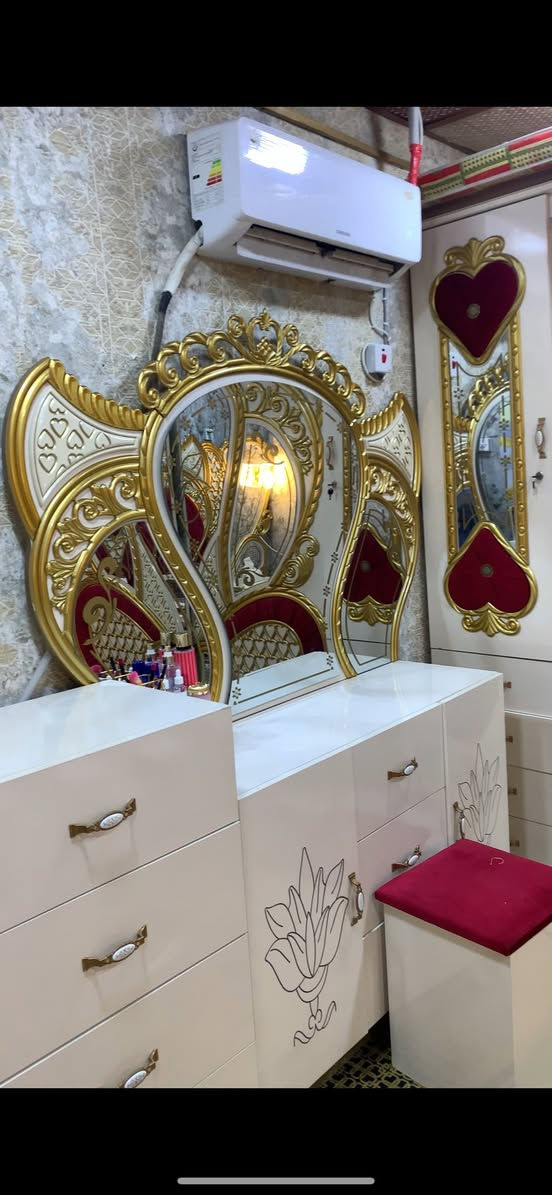 سلام عليكم غرفه تركيا للبيع نضيفه مثل ما موضح بصور /البصره الطويسه للتواصل ***********
