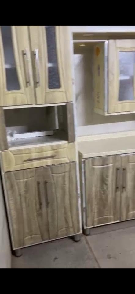 السلام عليكم كاونتر للبيع الضرر الوحيد الباب ماله واكعه نرماده بالف دينار تتصلح اما المرمر كلشي مابي وداخله جدا نظيف سعره ٣٠٠  وبي مجال مكاني بغداد حي تونس  
***********

