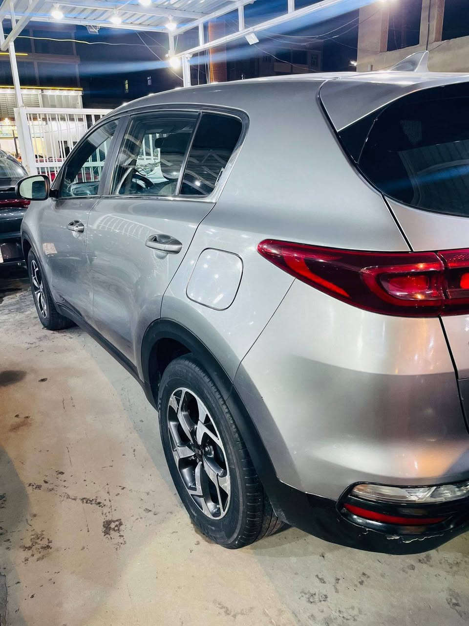 سلام عليكم كيا سبورتج موديل 21 ورد امريكي بيه قطعتين صبغ بدون تبديل بدون شاصي رقم مثنئ حره تحويل ثاني يوم السعر 165 وبيه مجال *********** او ***********
