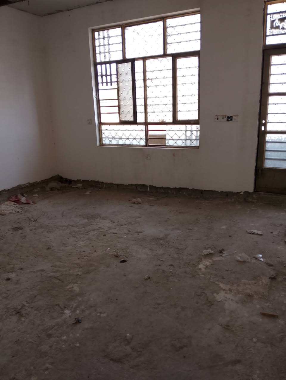 سلام عليكم بيت للبيع 100م طابو زراعي سند ٢٥
يحتوي البيت عله 3 غرف  نوم أو  استقبال أو حمام أو صحيات خارجيه كما موضح في الفيديو كامل مكمل مجاري مي كهرباء تبليط كلهن واصلات الباب البيت
العنوان الراشديه حي الانتصار بل صفحه ثانيه مال زراعي من جه بدران.                     ***********
