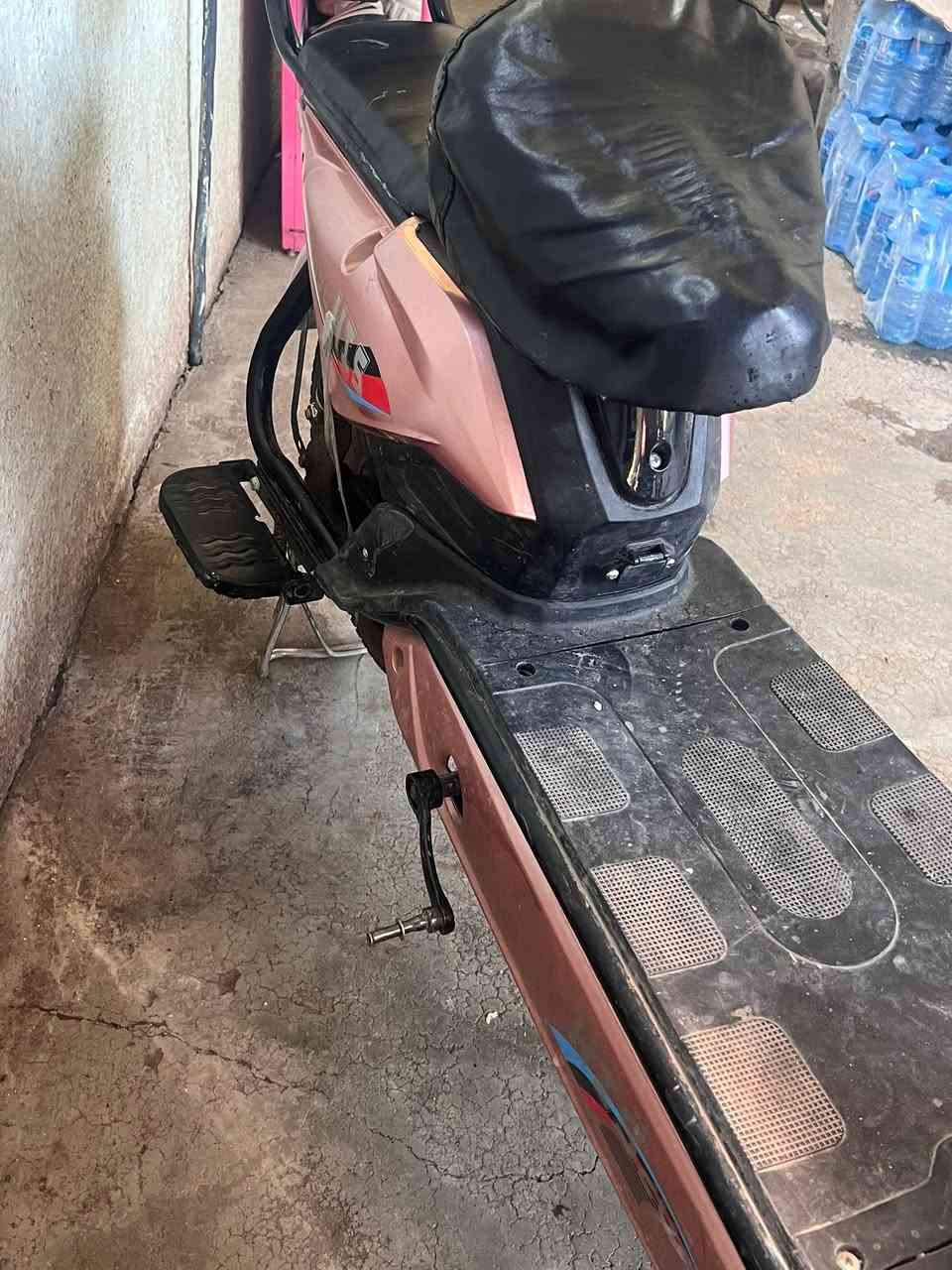 دراجه شحن للبيع مستخدمه قليل  كله شغال وبلادي جديده بعدها سعرها   200 وبيها مجال


**إذا كنت صاحب هذا الإعلان وتريد حذفه لأي سبب، رجاءا أرسل رسالة إلى الدعم الفني**