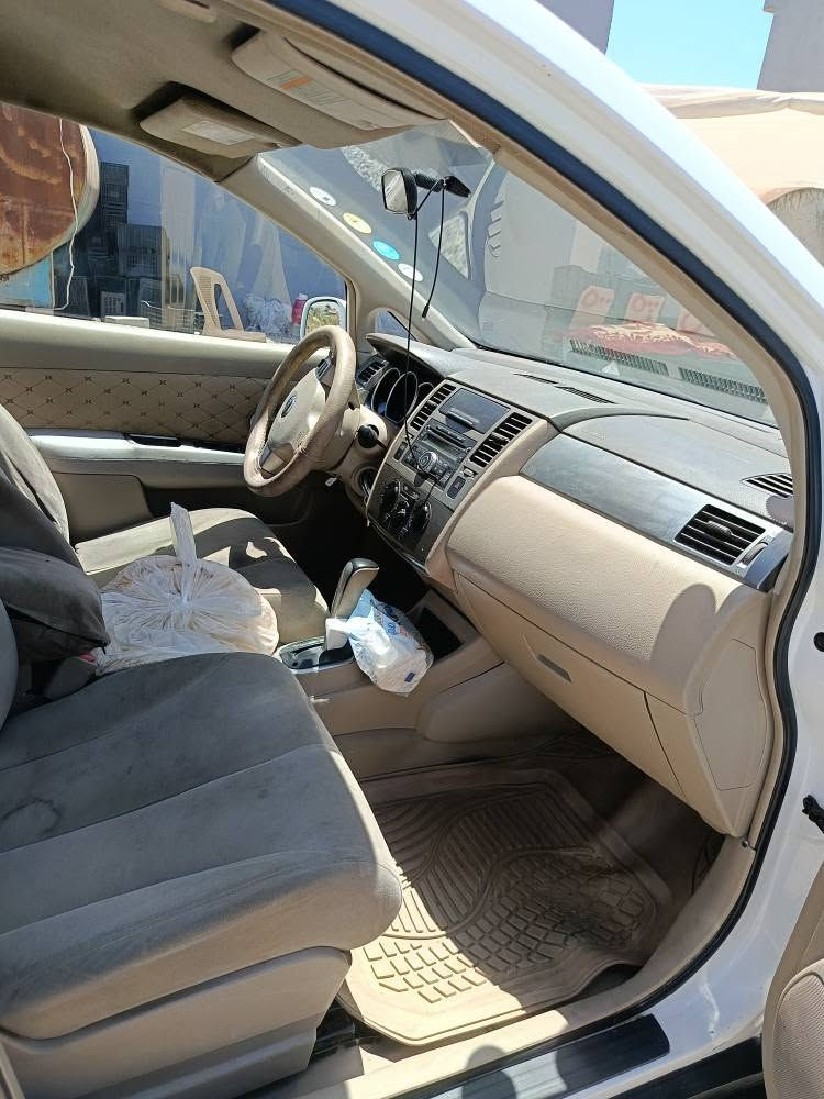 نيسان ڤيرسا 2009دوو پارچةي هه يه پيشي جةمپةكي هه يه پشتي كةپسه سةنةوي 2030وةرگةران برانةوة  تبريد بةناو كردن بةشةرت چوار تايةى نوئ  سعري 78.    ژ م .   *********** أربيل, العراق
