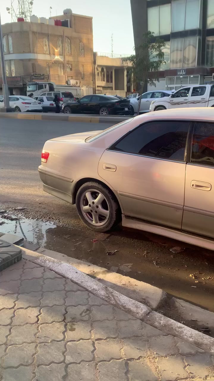 السلام عليكم ، سيارة مارك الفيني مكفولة من كص ونقل كامل الاصوليات، مع زنون ، حدادية جديده ، وتبريد ، سيارة نظيفه ، ادامة كامله گير و محرك بفتي ، رقم انگليزي السيارة باسمي ، السعر ٧٥ وبيها مجال . الموقع البصرة ، الرقم    ***********
