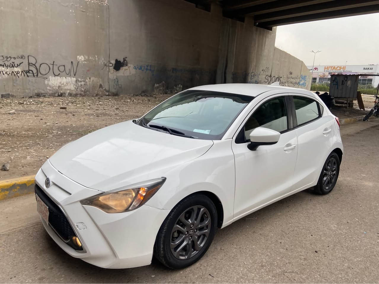 توێتا یارس 
مۆدێل ٢٠٢٠
سەیارەکە هەموو قالبی بەشەرت  
گێر مەکینە تەقە و رەقە کارەبای هەموی بەشەرت 
سەیارەکە ٤پارچەی سبوخە بۆنیت گۆراوە بە بیلاد
سەیارەکە رەفزی مرورە واتە رەقەم ناکری لە لیژنیە تا ئەوکاتەی قەرار دەبیتوا 
***********
0750 885 0057
سەحری ٨٣$ 
هەولێر 📍 أربيل, العراق
