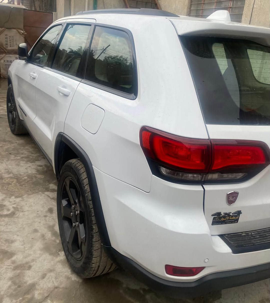 جيب كراند شيروكي فئه بلاك توب بغداد 2019 خليجي
السياره مكفوله من الحادث والصبغ والبارد
فتحة سقف
الكراسي الاماميه كهرباء
حساس امامي خلفي
إطفاء ذاتي عند الازدحام
توقف ذاتي خلفي عند الطوارئ 
تحكم ستيرن
شفتات قياده
بيها طقم تاير جديد
شاشه كبيره
للتواصل ***********
او ***********
