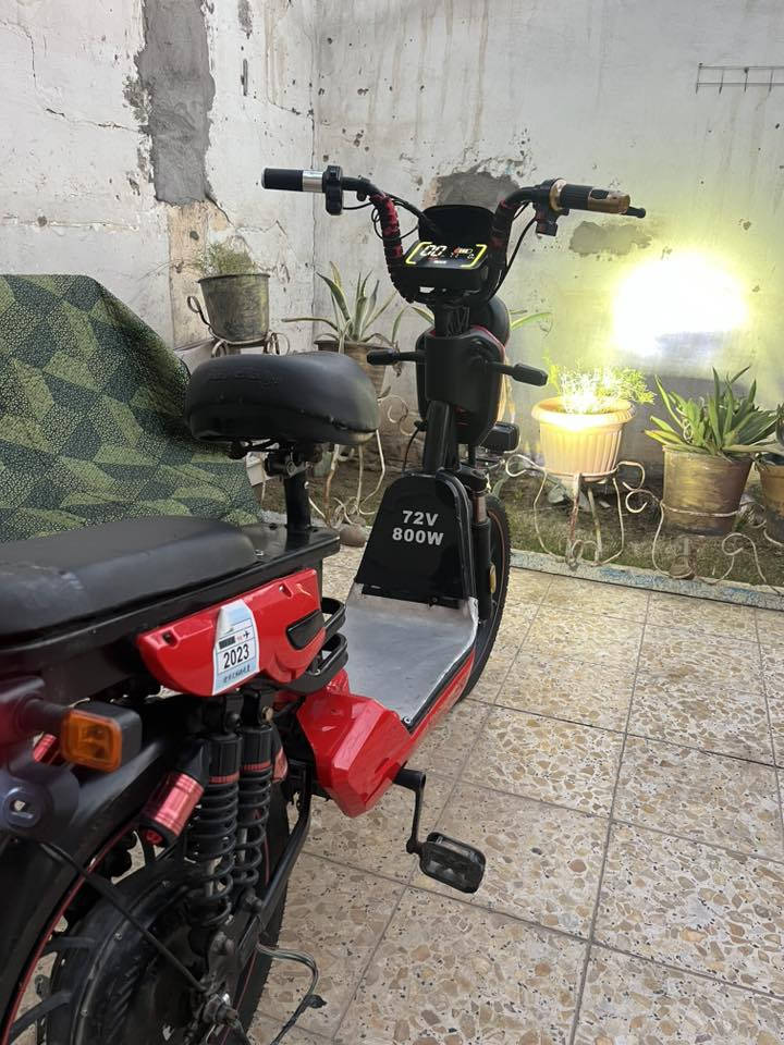 سلام عليكم
دراجه شحن للبيع
شغاله نقصها بس ضفيره
6 بطاريات جدد
سعرها 175 
مكانها بغداد المحموديه
*********** واتساب
***********
