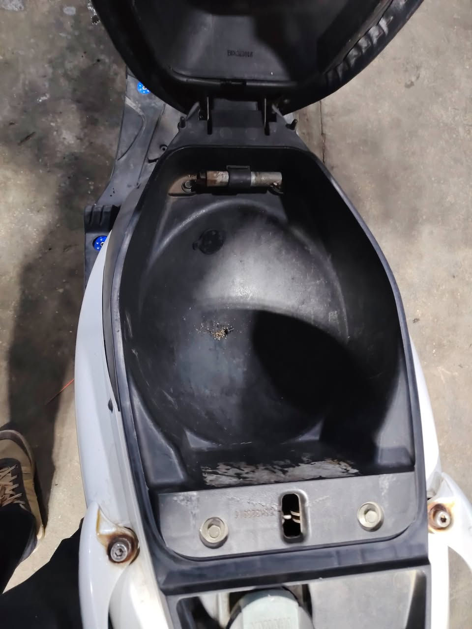 السلام عليكم ماكس عدله للبيع مقفوله كفاله عامه دراجه رمبه كلها بلاديه للبيع ومراوس حسب القناعه مكان بغداد الحبيبيه السعر 800 وبيها مجال ***********
