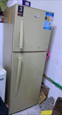 ثلاجه للبيع نضيفه  الطول متر ونص  العرض نص متره سعر خاص او واتساب 0789...