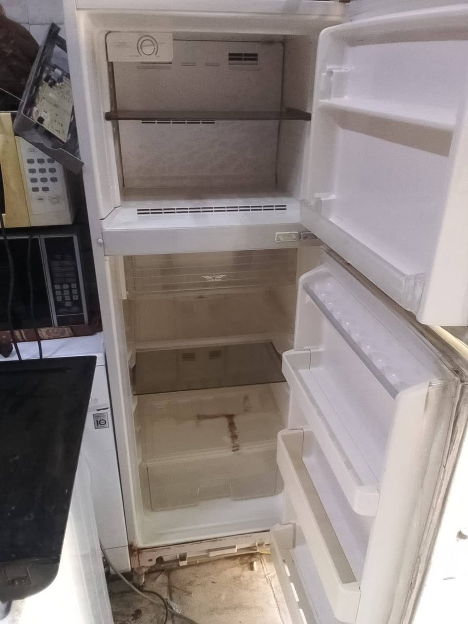 يوجد لدينا شاشه حجمها 40 عاديه بسعر 35 دينار فقط وعلى الفحص ومقفوله ثلاثه ايام
ثلاجه جنرال سعرها 50 دينار 16 قدم تبريد هواء ومقفوله لمده 15 يوم
الموقع في المفرق حي الجنوبي التواصل على الرقم 0785575636


**إذا كنت صاحب هذا الإعلان وتريد حذفه لأي سبب، رجاءا أرسل رسالة إلى الدعم الفني**