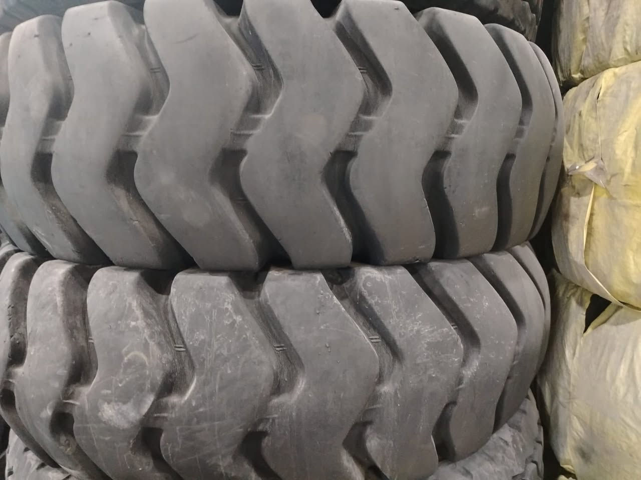 سلام عليكم ورحمة الله وبركاته)
تايرات باله مستورد احجام مختلفه

٣٣-٦٥-٣٥

٢٥-٥-٢٩

٢٥-٥-٢٦

٢٥-٢١٠٠

٢٥-١٨٠٠

٢٥-٥-٢٣

٢٥-١٦٠٠

العنوان نجف الاستفسار*********** واتساب

حيدرالجبوري
