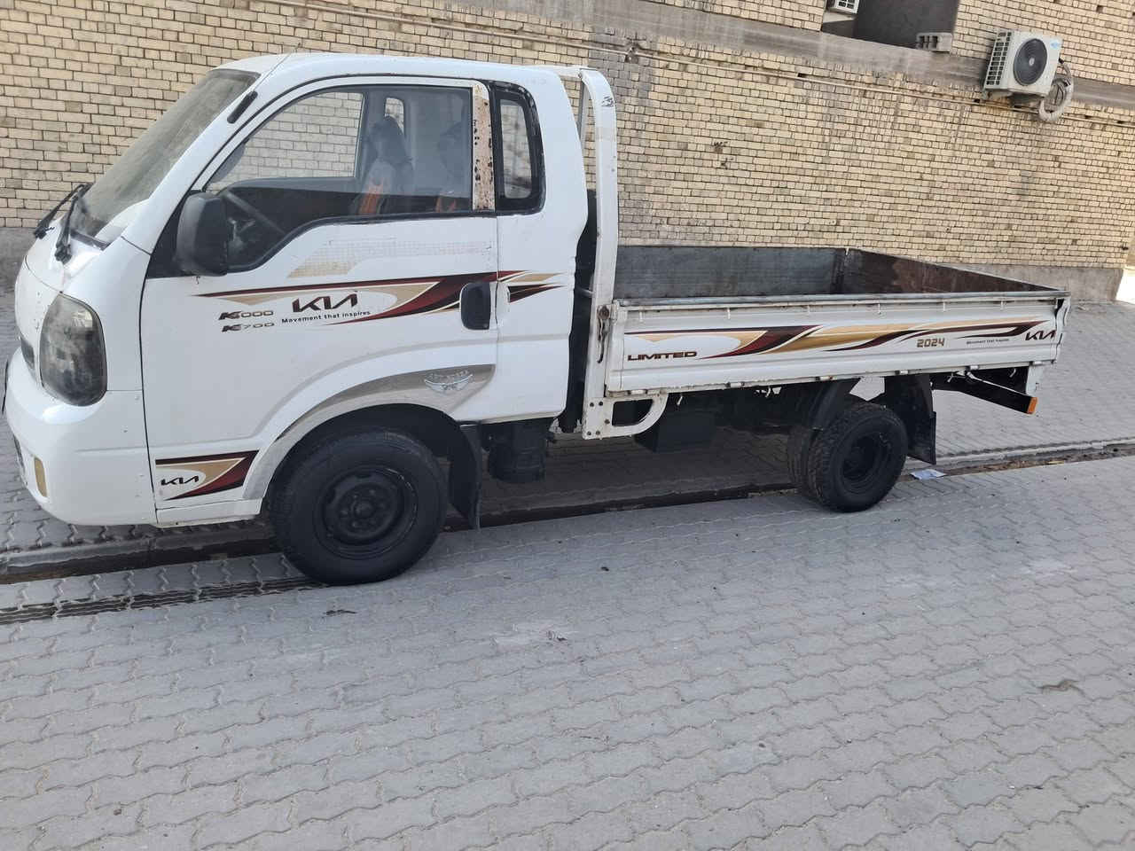 سلام عليكم كيه موديل ٢٠١٣ رقم ذي غار تحويل شرط مشروع وطني مكفوله من الضربه والصبغ والعيب الشرعي مكينه شرط لا تبخير ولا تنقيص حداديه جديده تخم تاير كهربائيات شغاله ملاحضه بيه دوس بهن صبغ فقط سعر ٧٥ وبه مجال لعنوان البصره ***********
