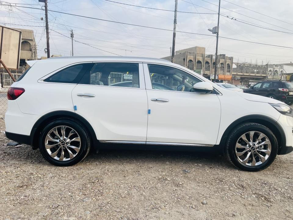 سلام عليكم سورنتو موديل  2019 خليجي محرك سته سلندر سياره ماشيه 56 ألف حقيقي سياره مكفوله كفاله عامه شرط سونار  تحكم ستيرن مري شفط سايد بريك برجل حساس امامي خلفي سياره رقمه بغداد مكاني بغداد البياع قماره حديد السعر 265 وبيه مجال ***********
