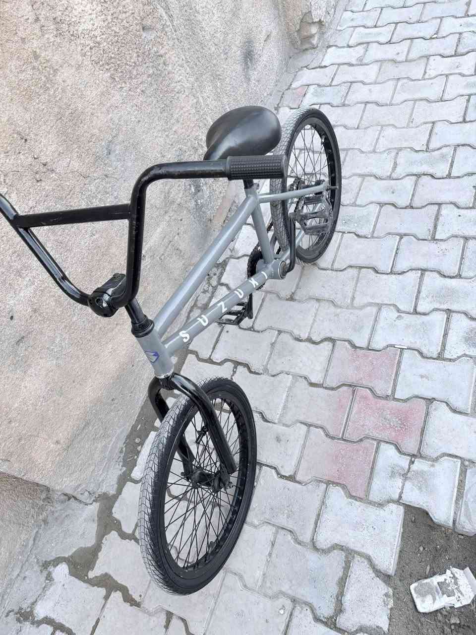 بايسكل بي ام اكس للبيع 
 
مابي اي شي تبدل بس مكينه وبلاديه نضيفه
عنوانه:بغداد الكماليه شارع الاصفر
السعر ١٥٠ وبي مجال 
رقم الجهاز:***********
