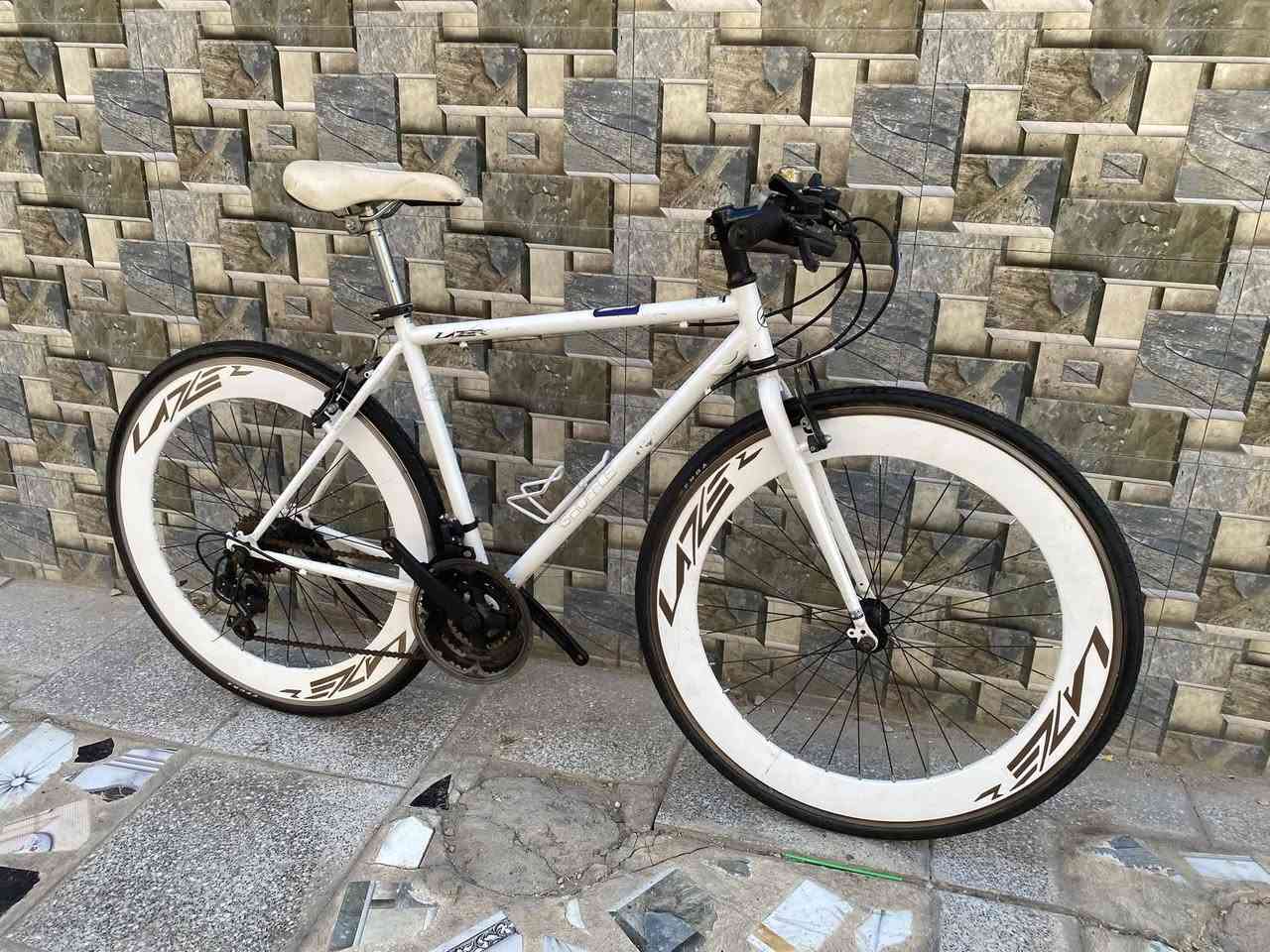 السلام عليكم 
بايسكل c700 للبيع

ماركه التون

كله مختم بلادي

خفيف جدا وسريع 

جاهز اي عطل مابي👍🏻

سستم شيمانو سرام 7 نمر

ويل امامي مميز

حجم ٢٦

وياله المنيوم طبقتين  

السعر 125

العنوان :
بغداد الدورة

الرقم للتواصل /***********
