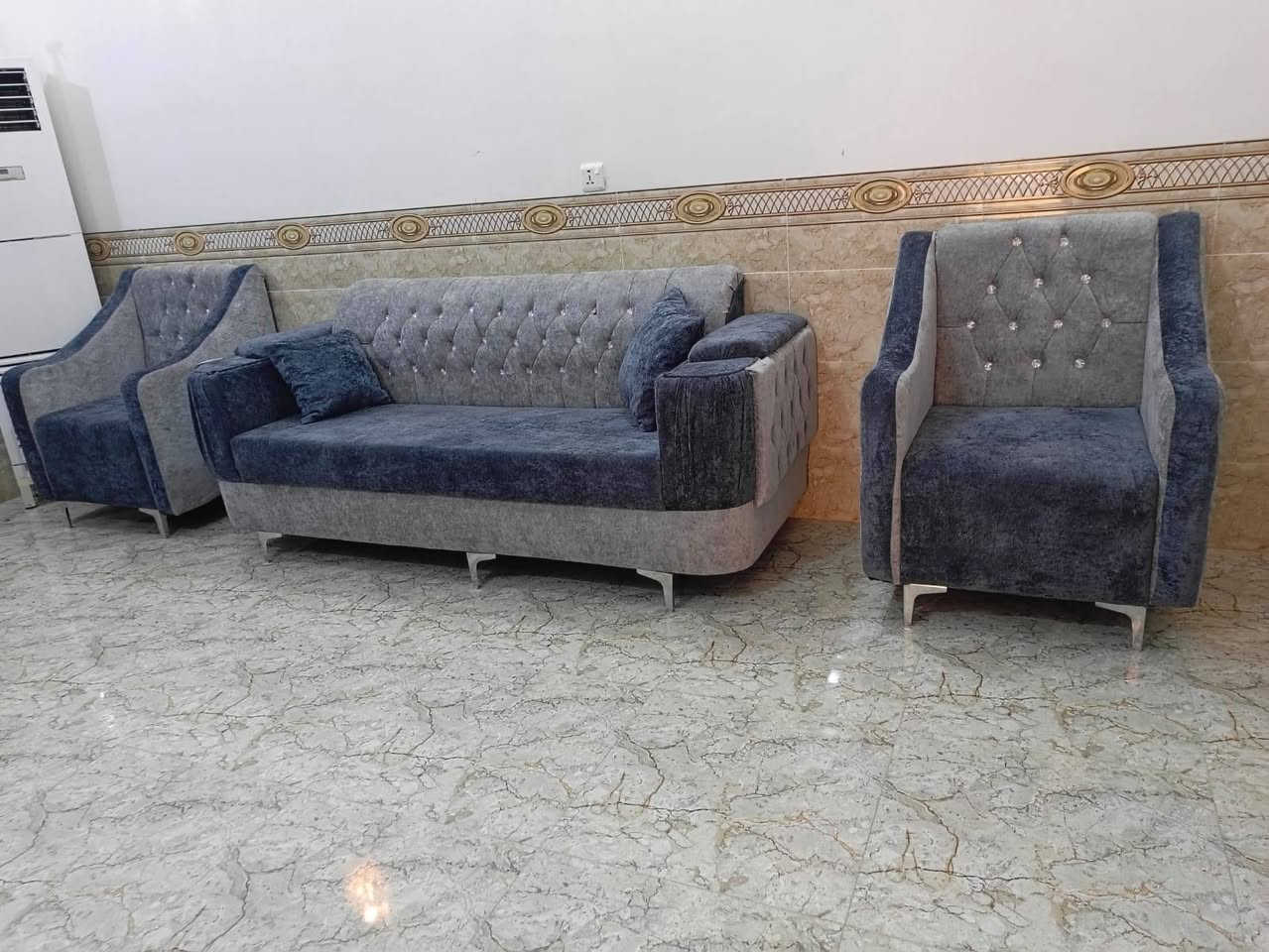 أحدث الموديلات صارت بين يديك! ✅
معمل ومعرض السفير  🛋️
📌 جاهز + تفصال (حسب رغبة الزبون).
📌 نظام أقساط سهل ومريح للجميع.
📌 ضمان صيانة حقيقي.
العنوان 📍: الزهور - خلف أفران الكرخ - قرب جامع الشهيد صباح.
للاستفسار 📞: ***********
زورونا وشوفوا الموديلات بعينكم.. جودة وأناقة وسعر مناسب!

