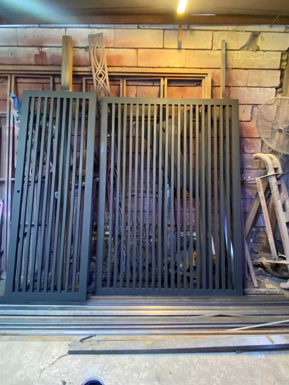 عالم الحدادة لعمل كافة الابواب والمسقفات والشبابيك والمحجرات وبأحدث التصاميم حسب الطلب كما يتوفر القطع بالاوكسجين لجميع انواع الشيلمان العنوان كوفة - حي ميسان
للتواصل ***********
